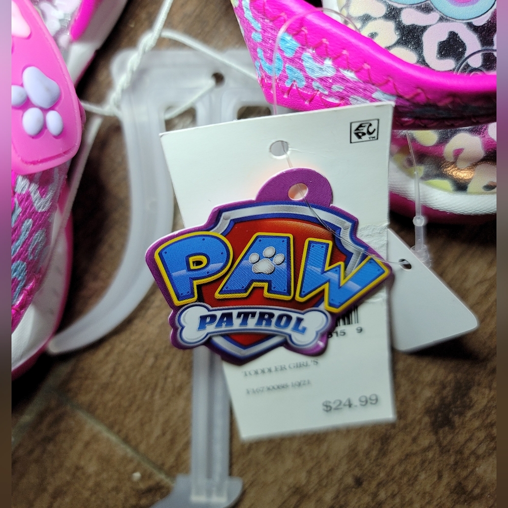 NWT GIRLS PINK PAW PATROL NON SLIP LIGHT UP SANDALS VELCRO CLOSURE - Picture 3 of 7